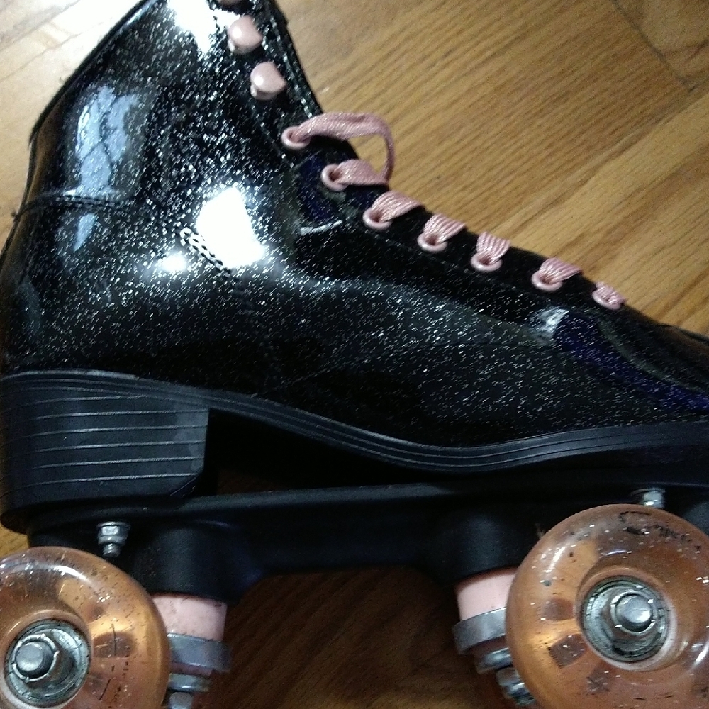 Roller Derby Candi Girl Black Glitter Roller Skates with Pink Laces - Picture 6 of 16